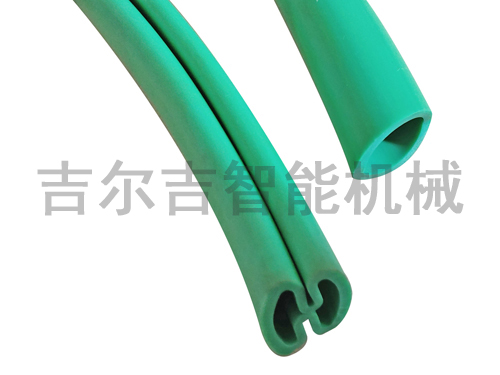 刮刀式流涎嘴兩端設有螺紋孔的端板